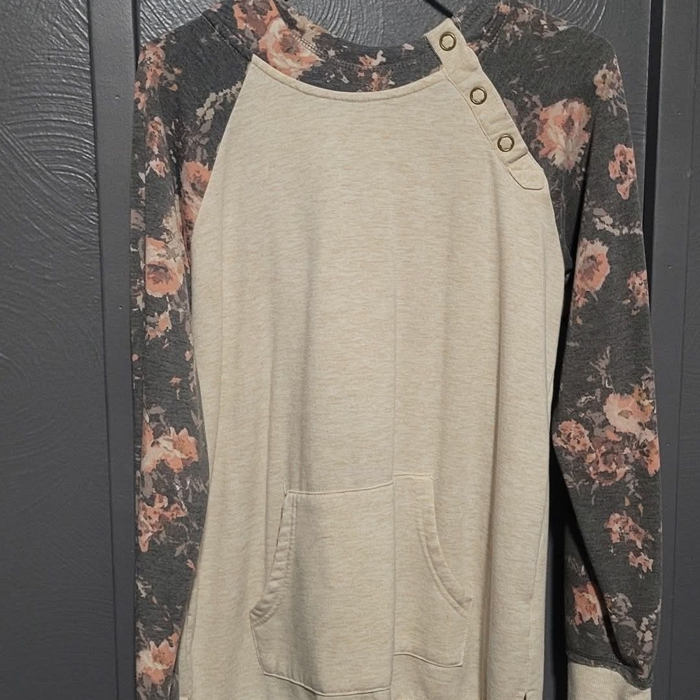 Maurices Cream and Gray Floral Sweatshirt
